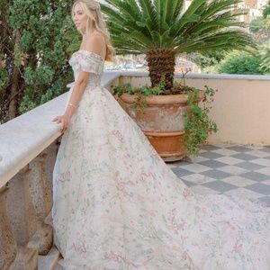 Monique Lhuillier Wedding Gown